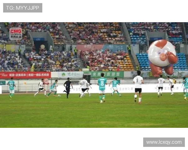 足球明星加盟上海球队引发热潮球迷期待新赛季精彩表现 足球明星加盟上海球队引发热潮球迷期待新赛季精彩表现