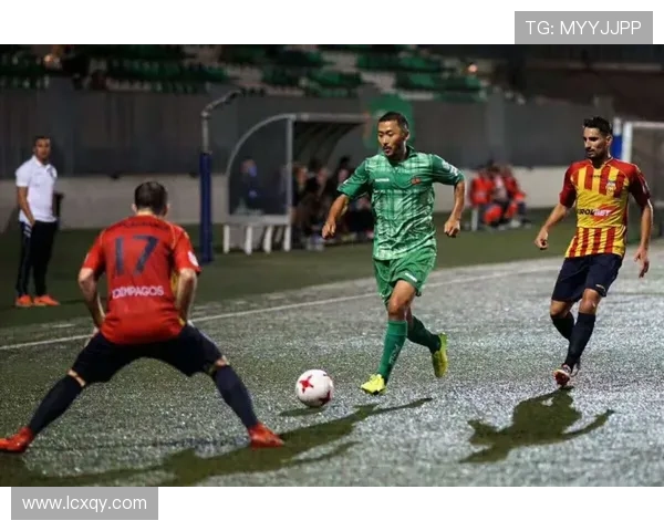 足球明星勇敢反击黑粉言论展现正能量与职业精神