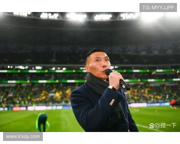 足球明星在训练中意外晃倒儿子引发热议网友纷纷点赞父子情深的瞬间