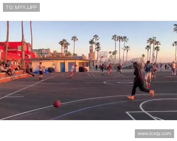 足球明星走进野球场展现多才多艺的运动魅力与激情对决